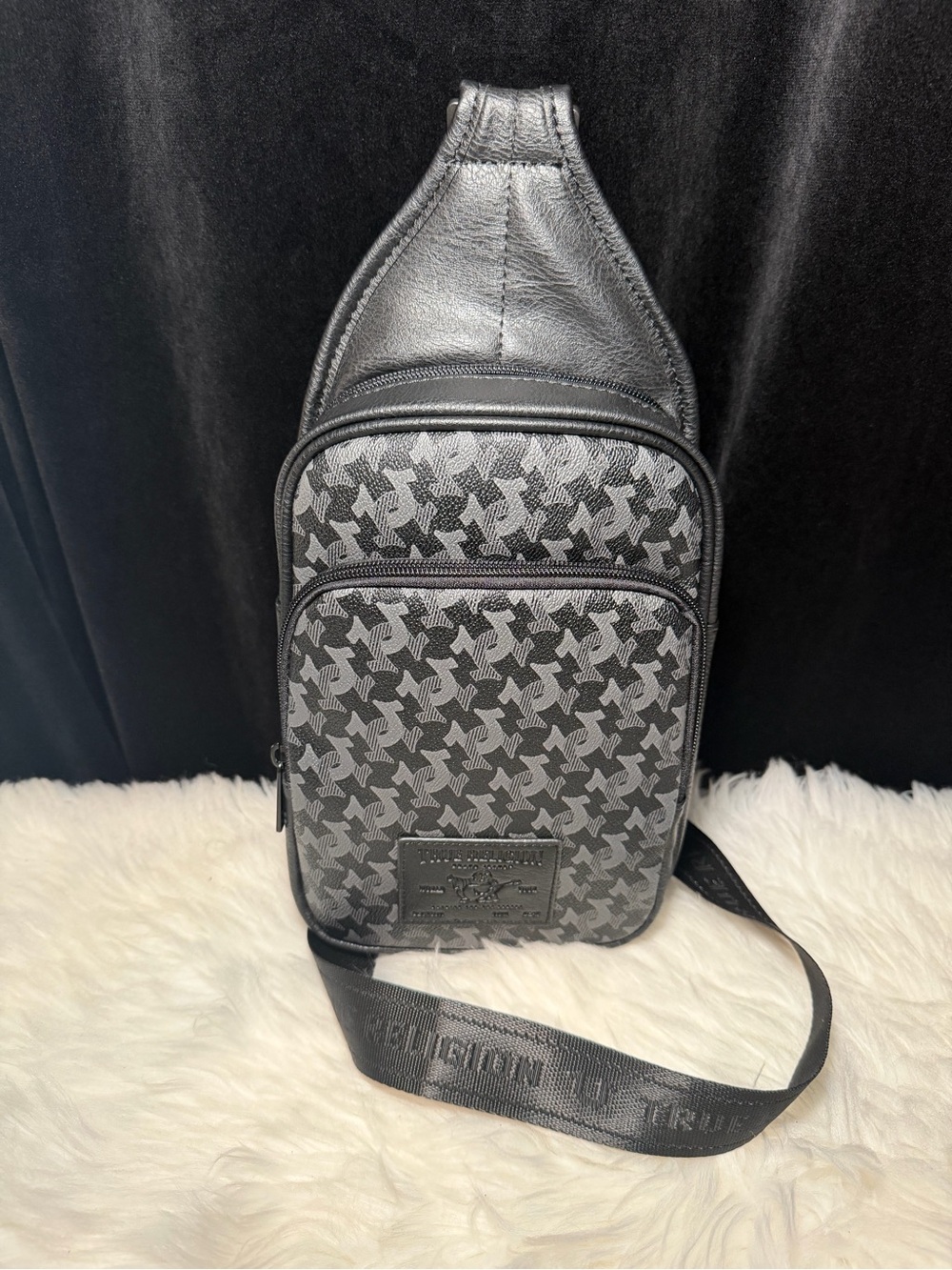 True Religion FARRO II Black Gray Logo Crossbody Sling Bag Zipper Unisex NEW